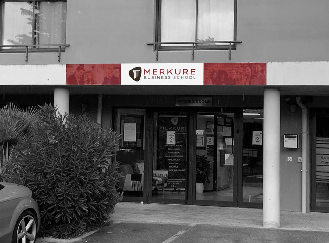 panneau signalétique merkure business school